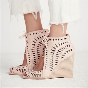 Jeffrey Campbell Rodillo Hi Nude Wedges, size 7.5